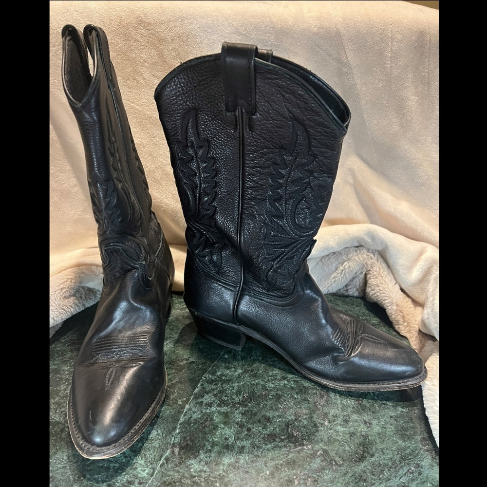 Black cowgirl boots calf length